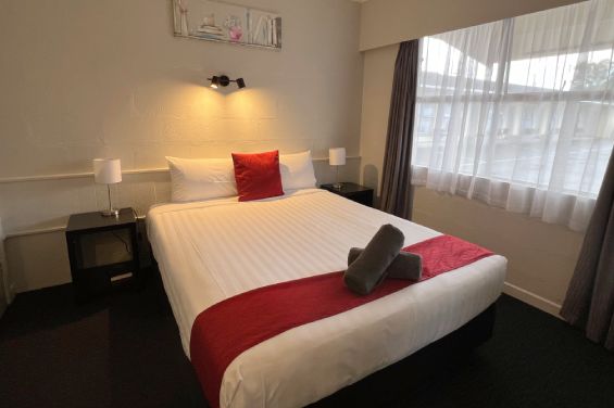 Deluxe 1-Bedroom Unit